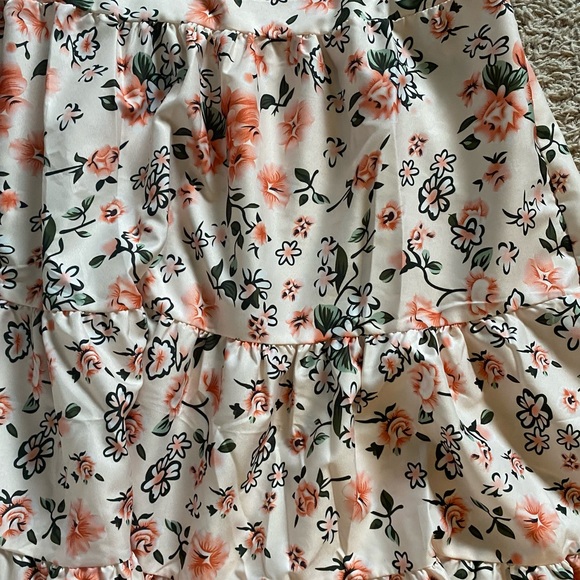 Beautiful floral dress - Picture 5 of 5